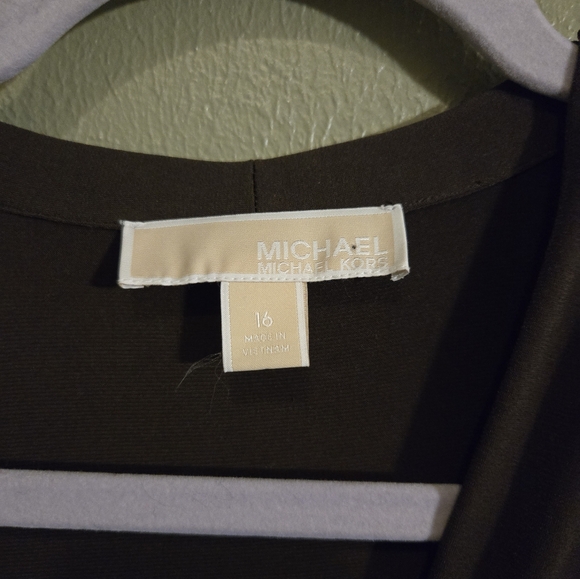 Elegant Black Wrap Dress - Picture 6 of 6